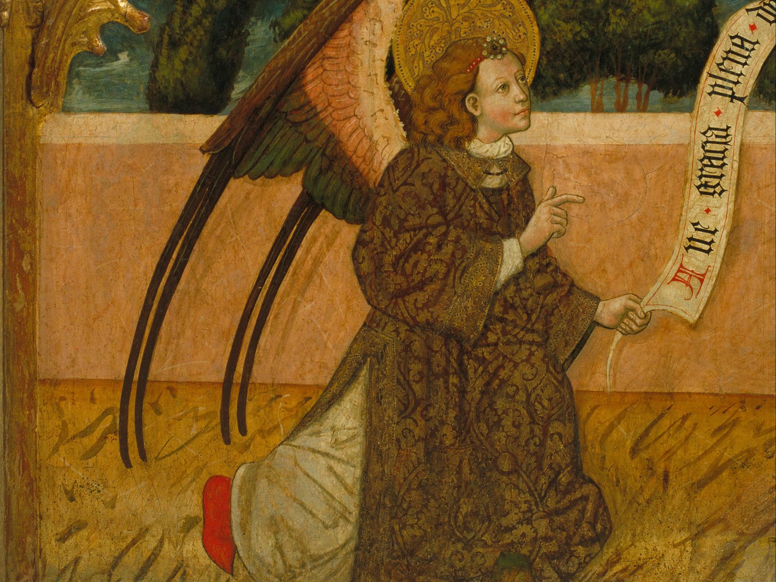 San Gabriel Arcángel arrodillado con la filacteria del saludo a la Virgen, en una tabla gótica de la Anunciación