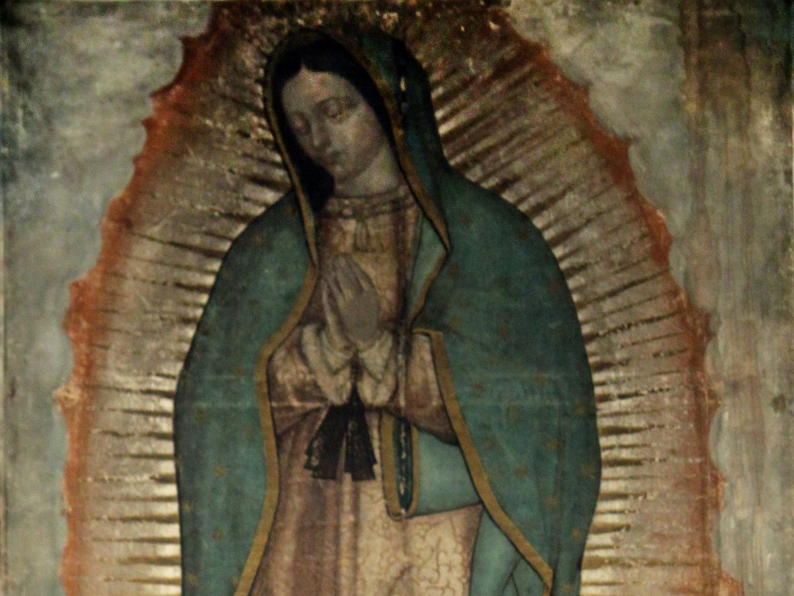 Rostro y manos de la Virgen de Guadalupe en la imagen original de la tilma de san Juan Diego